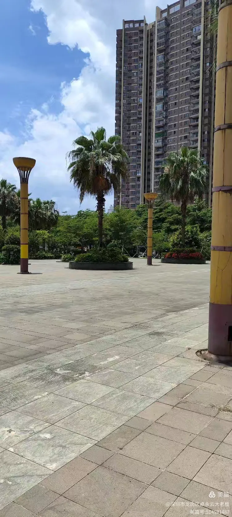 雷州市人民公园附近，雷州市雷州大道雷州市南湖广场附近，